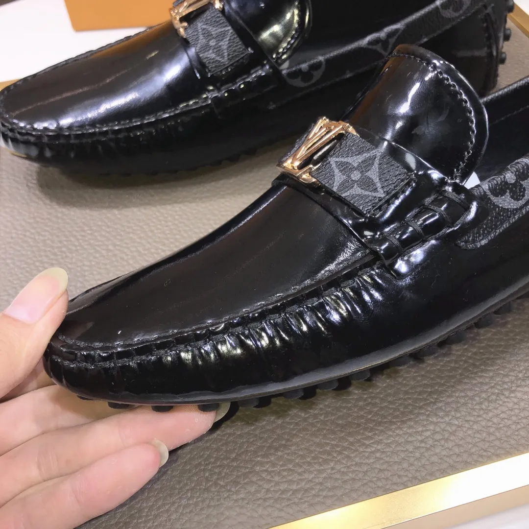 Men's men's shoes 💰420💰 [LV Doudou Shoes] (sheepskin lining) new model is on the market, available on the official website. The new Doudou shoes are processed into single-color materials, and the uppers are made of imported cowhide material. The body of the shoe is fully hemmed with mark thread, and is lined with imported original cowhide leather. The elegant shoe shape is super suitable for all-matching, and the size is 38-44.